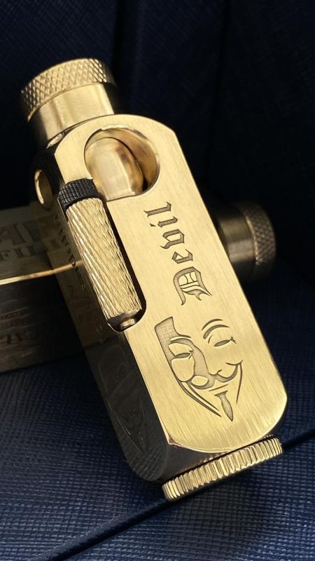 Зажигалка бензиновая  модель VENDETTA