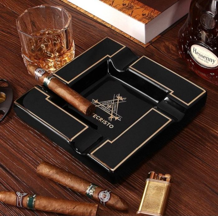 Элитная пепельница для сигар Montecristo черного цвета