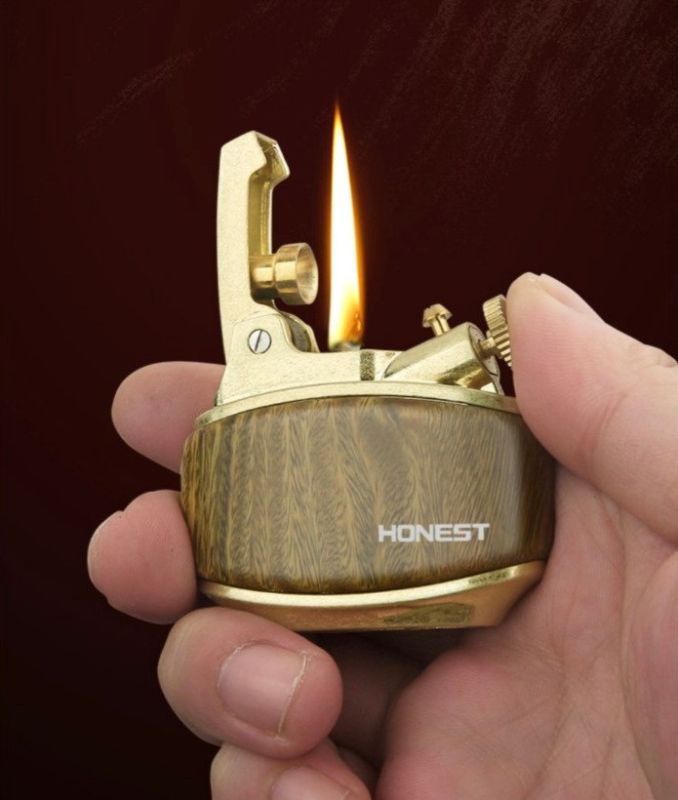 Бензиновая зажигалка HONEST