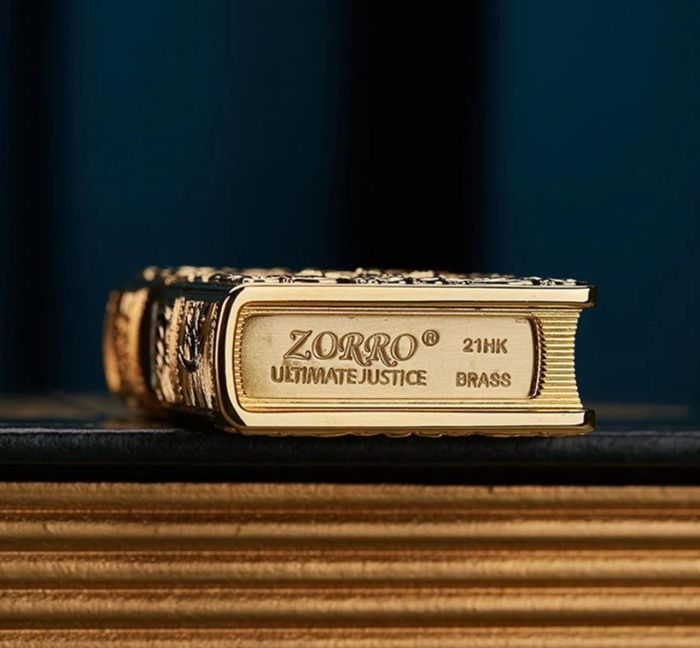 Бензиновая зажигалка Zorro «The Holy Bible» (Святое Письмо) – Коллекционное издание Золотистая
