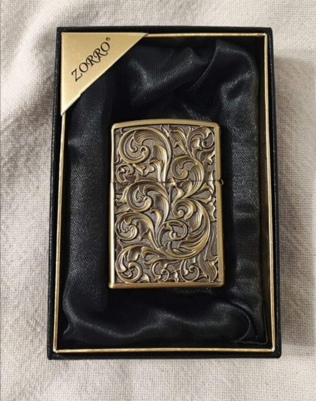 Бензиновая зажигалка Zorro "Antique Brass" с художественной гравировкой Серебриста