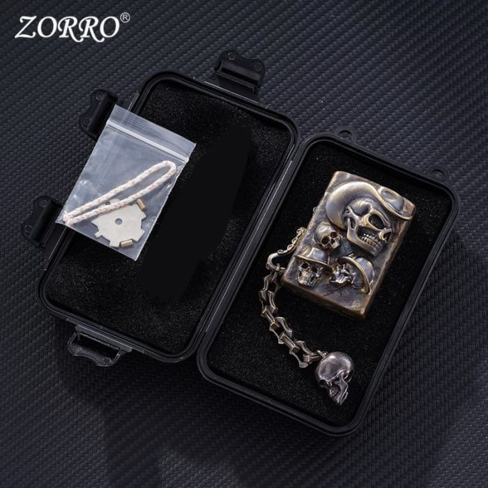 Коллекционная Бензиновая зажигалка Zorro «Синдикат Черепов» с цепочкой