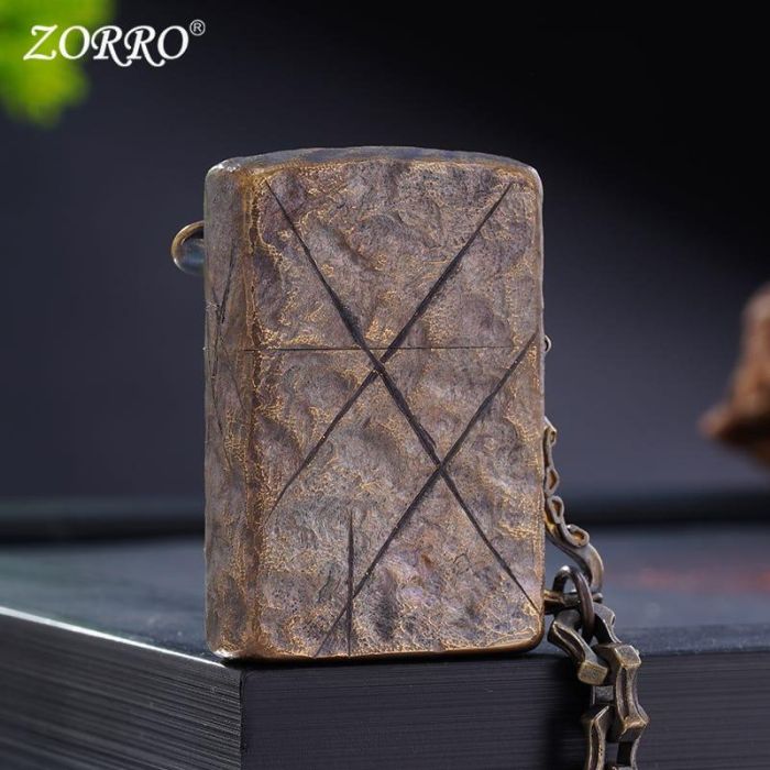 Коллекционная Бензиновая зажигалка Zorro «Синдикат Черепов» с цепочкой