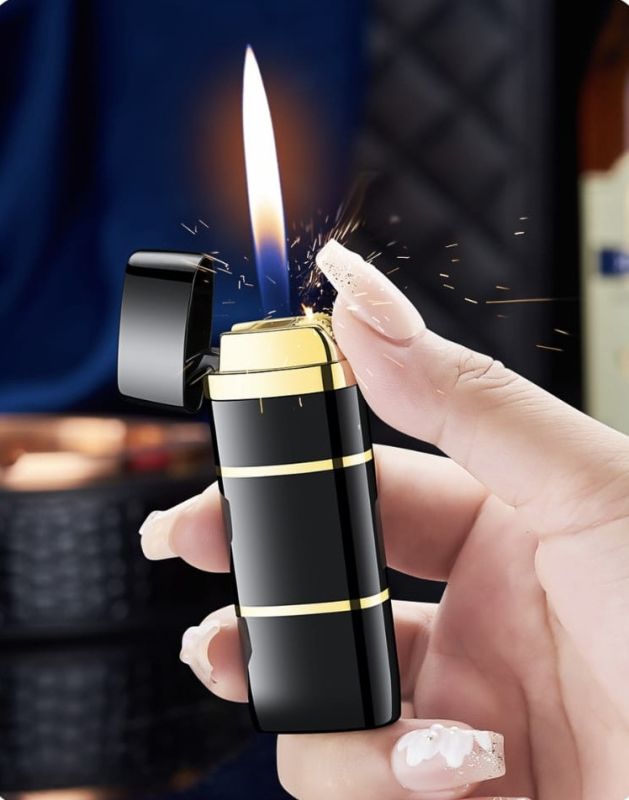 Элегантная газовая кремниевая зажигалка Sarike - глянцевый черный корпус с золотыми акцентами