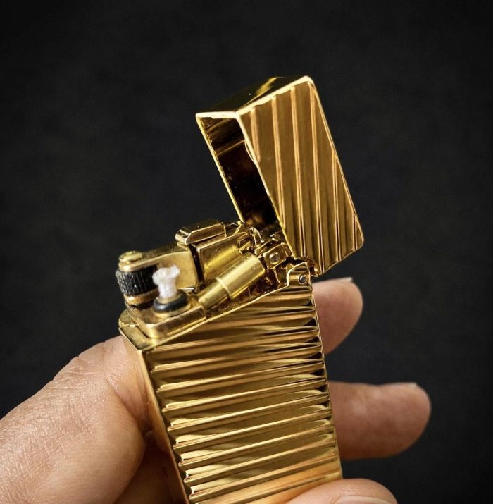 Бензиновая зажигалка Zorro 728 Premium в подарочной упаковке - Золотистая с диагональным рельефом