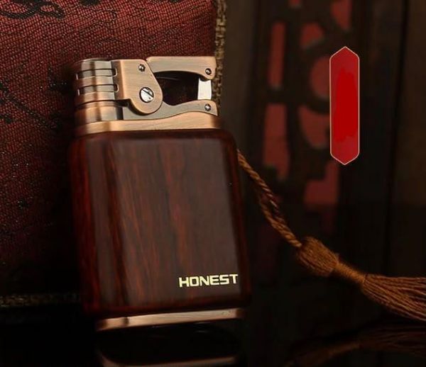 Бензиновая зажигалка Honest с деревяннойüure/накладкой (Премиум-дизайн)