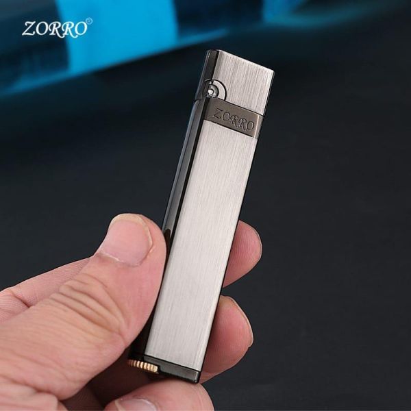 Компактная бензиновая зажигалка Zorro в изящном сатиновом металлическом корпусе