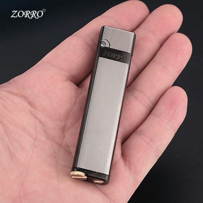 Компактная бензиновая зажигалка Zorro в изящном сатиновом металлическом корпусе