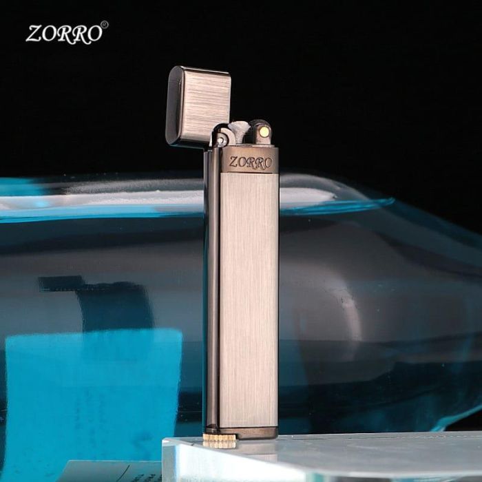 Компактная бензиновая зажигалка Zorro в изящном сатиновом металлическом корпусе