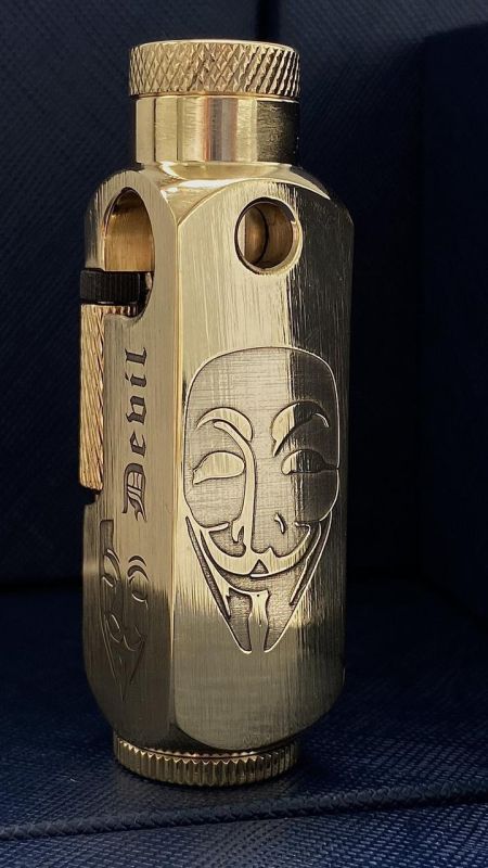 Зажигалка бензиновая  модель VENDETTA