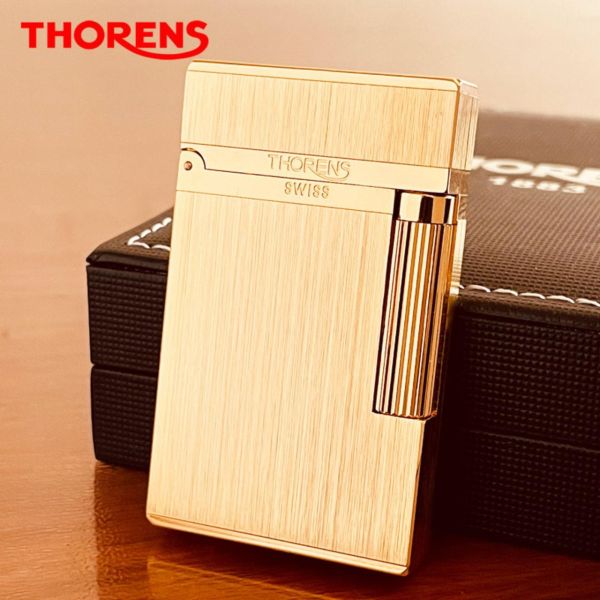 Элегантная газовая зажигалка THORENS золотая с вертикальной брошью.