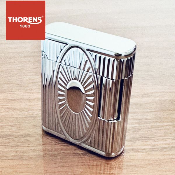 Эксклюзивная зажигалка THORENS с изысканным дизайном в серебряном цвете.