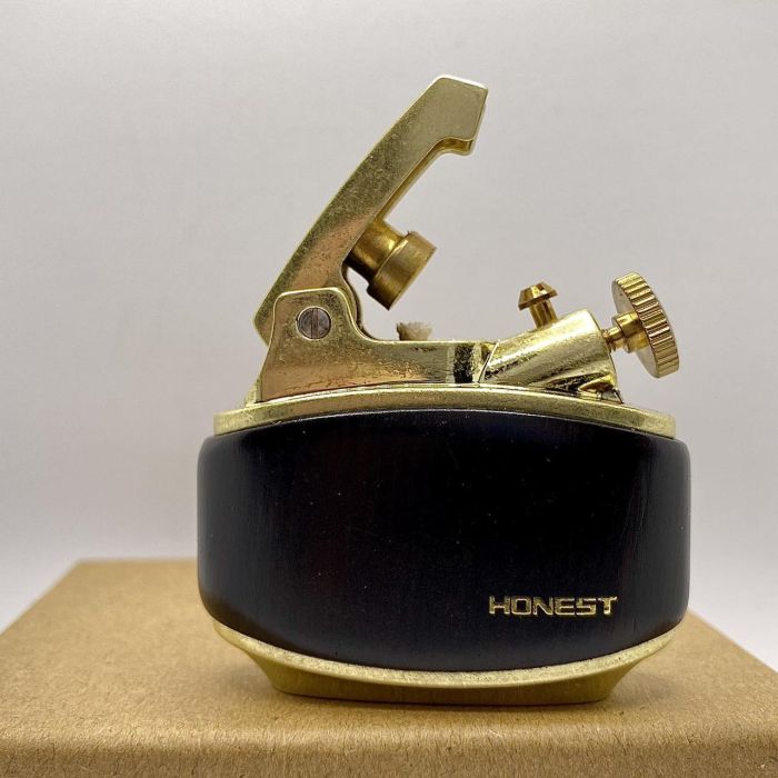 Бензиновая зажигалка HONEST