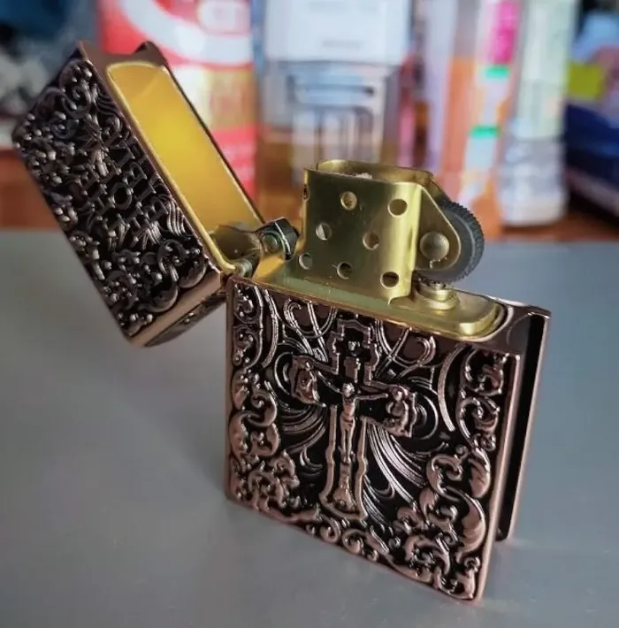 Бензиновая зажигалка Zorro «The Holy Bible» (Святое Письмо) – Коллекционное издание Серебристая
