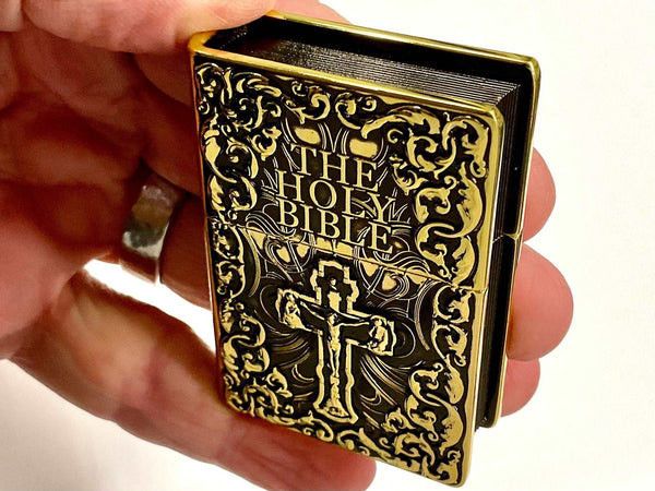 Бензиновая зажигалка Zorro «The Holy Bible» (Святое Письмо) – Коллекционное издание Золотистая