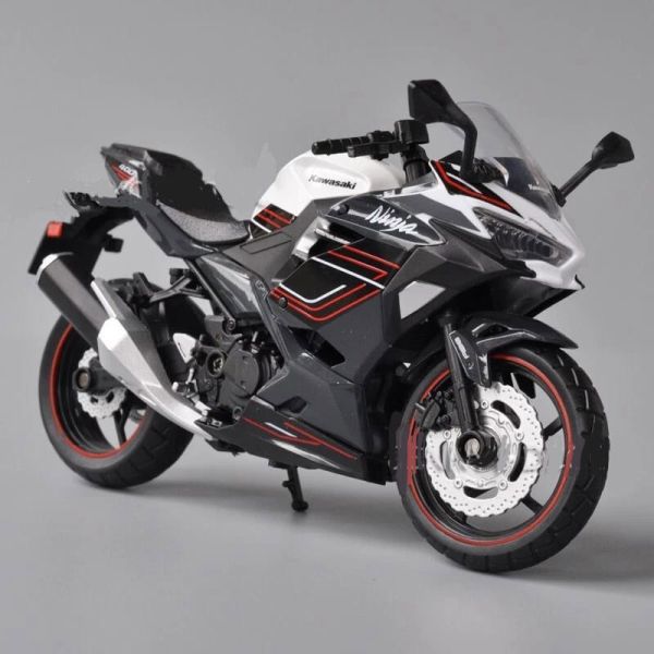 Масштабная модель мотоцикла Kawasaki Ninja 400 (1:12) от CCA