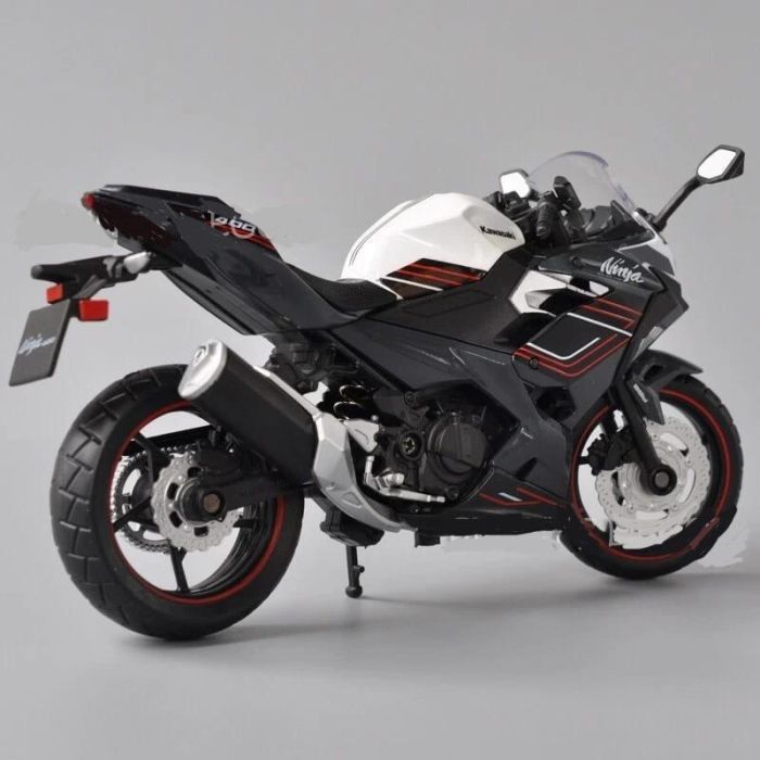 Масштабная модель мотоцикла Kawasaki Ninja 400 (1:12) от CCA