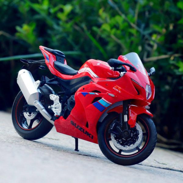 Коллекционная модель мотоцикла Suzuki GSX-R1000 (1:12) от CCA