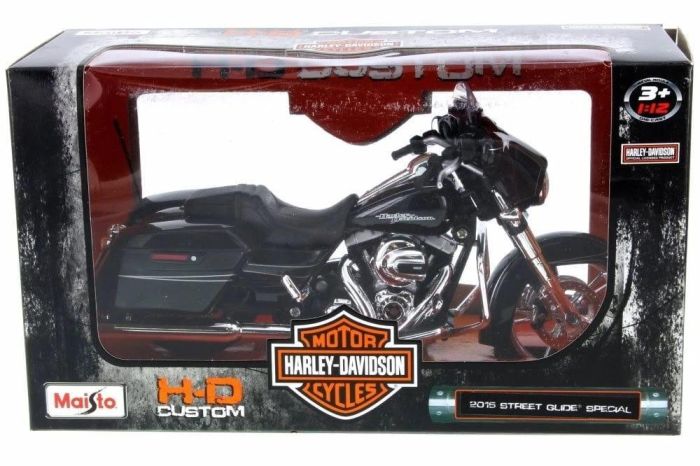 Коллекционная модель мотоцикла Maisto Harley-Davidson 2015 Street Glide Special (1:12)