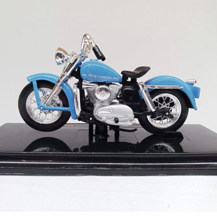 Коллекционная модель мотоцикла Harley-Davidson 1952 K Model (Maisto, 1:18)
