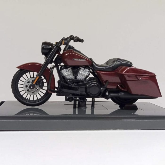 Коллекционная модель мотоцикла Harley-Davidson 2017 Road King Special (1:18) от Maisto