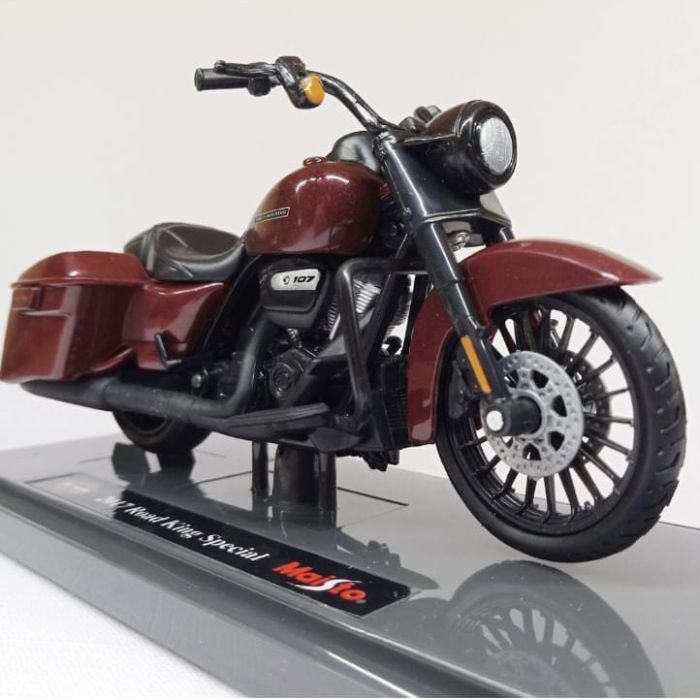Коллекционная модель мотоцикла Harley-Davidson 2017 Road King Special (1:18) от Maisto