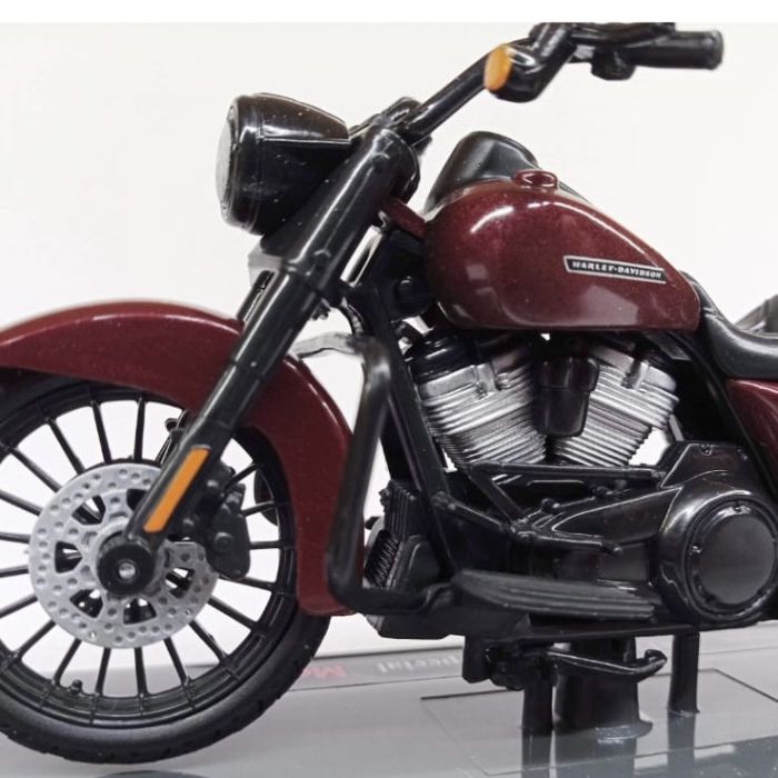 Коллекционная модель мотоцикла Harley-Davidson 2017 Road King Special (1:18) от Maisto