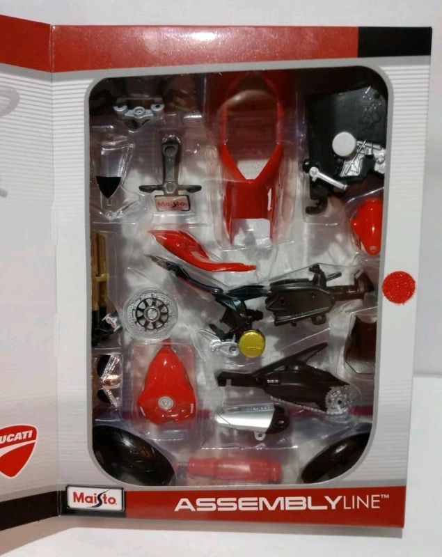 Сборная модель мотоцикла Maisto Ducati 1199 Panigale (масштаб 1:12) - Серия Assembly Line