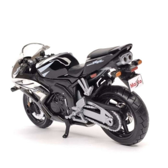 Коллекционная модель мотоцикла Honda CBR1000RR Fireblade (Maisto, 1:18)
