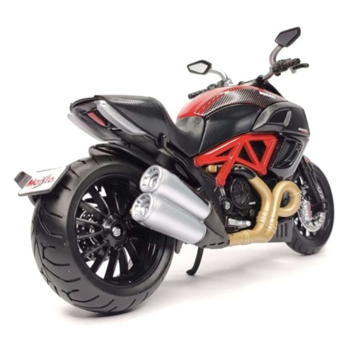 Коллекционная модель мотоцикла Maisto Ducati Diavel Carbon (Масштаб 1:18)
