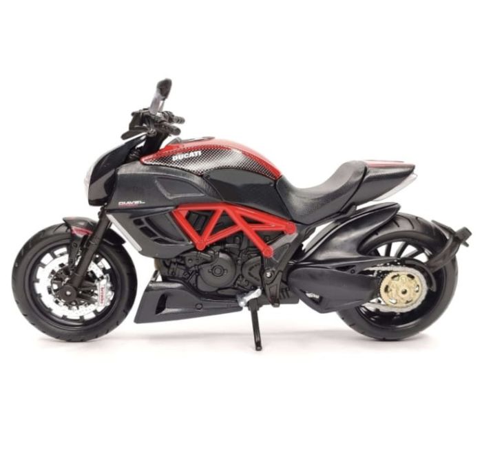 Коллекционная модель мотоцикла Maisto Ducati Diavel Carbon (Масштаб 1:18)