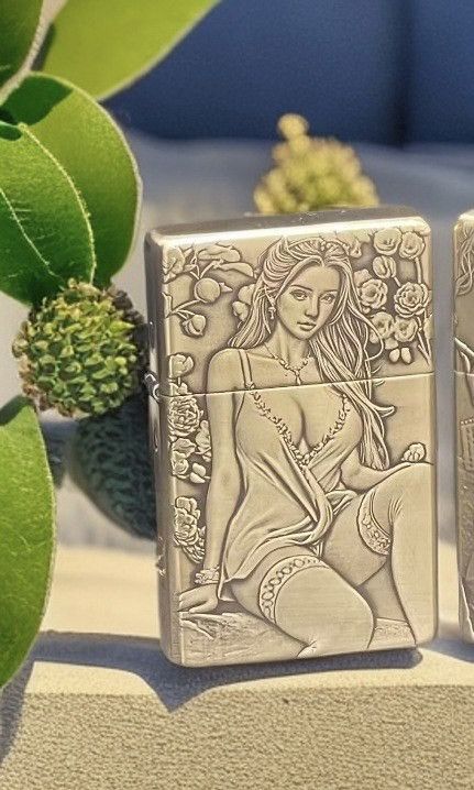 Бензиновая зажигалка KOJI: Коллекционная серия GelanG «Lady and Flowers» ( «Девушка и розы»)