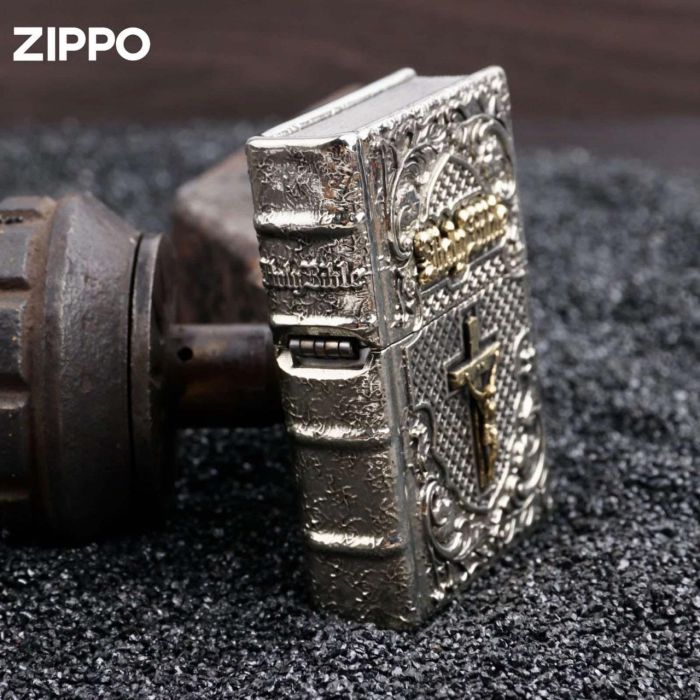 Эксклюзивная бензиновая зажигалка Zippo "Holy Bible" - Коллекционная модель в деревянном боксе