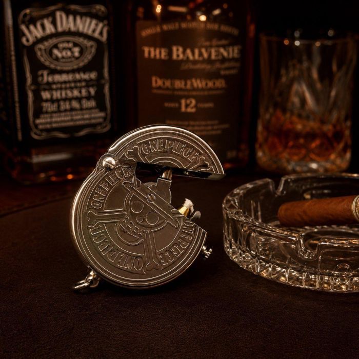 Бензиновая зажигалка Koji "One Piece" - Коллекционная круглая зажигалка в подарочной коробке